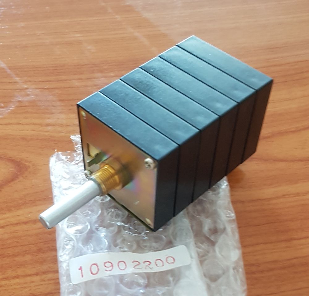 AU9900A Volume potmeter.jpg
