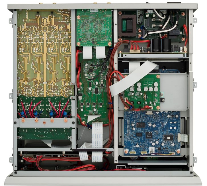 Luxman-D-10X-SACD-CD-MQA-DAC-lejatszo-inside-down.jpg