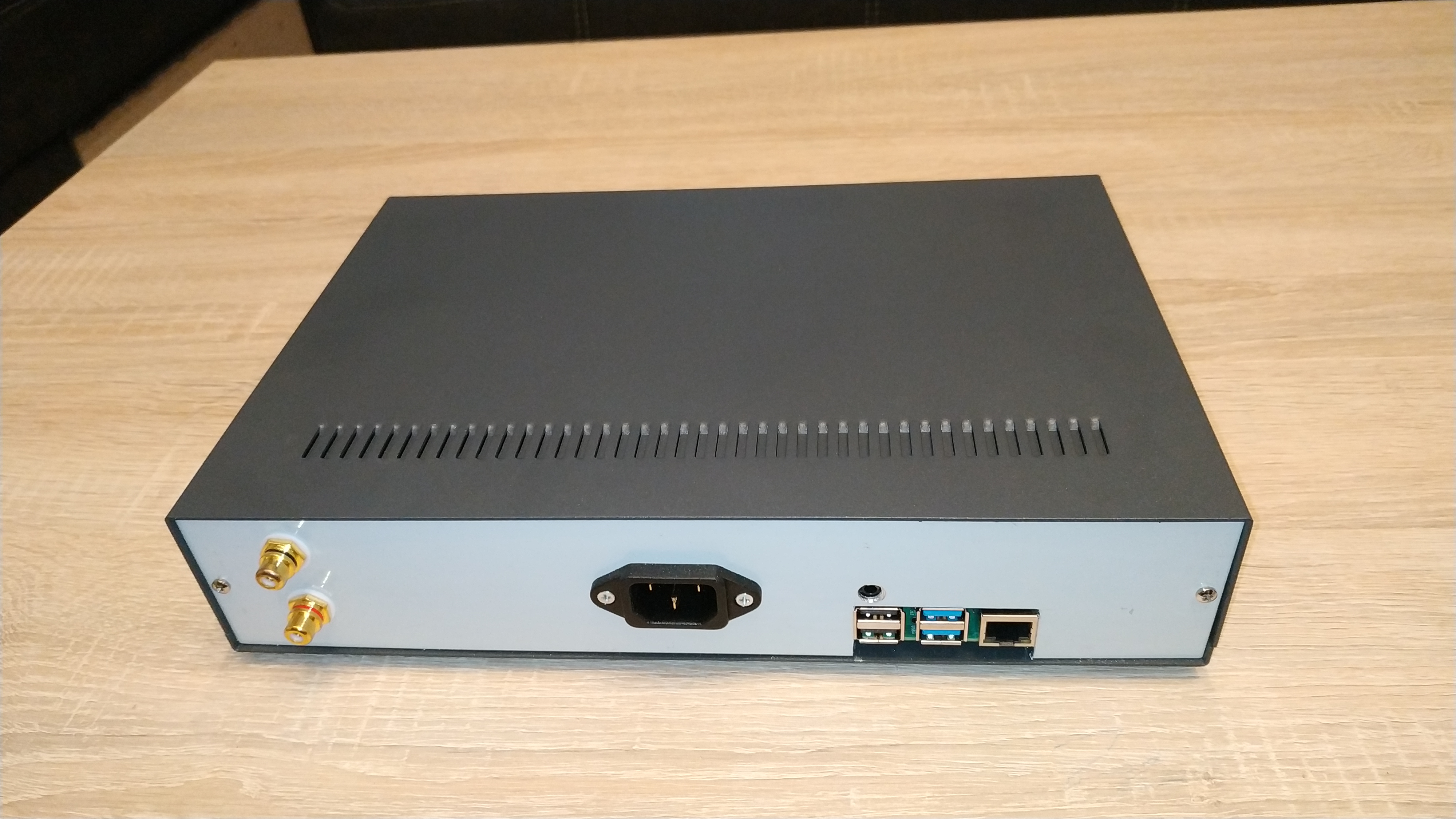 High-end változat hátlapja