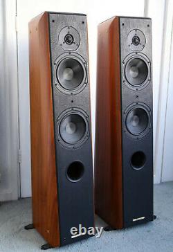 Sonus_Faber_Grand_Piano_Home_Floorstanding_Speakers_03_oxpm.jpg