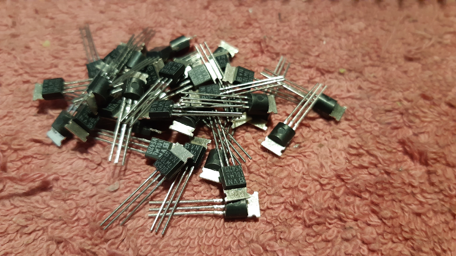 Siliconix_VN10LM_V-MOSPOWER_FET.jpg