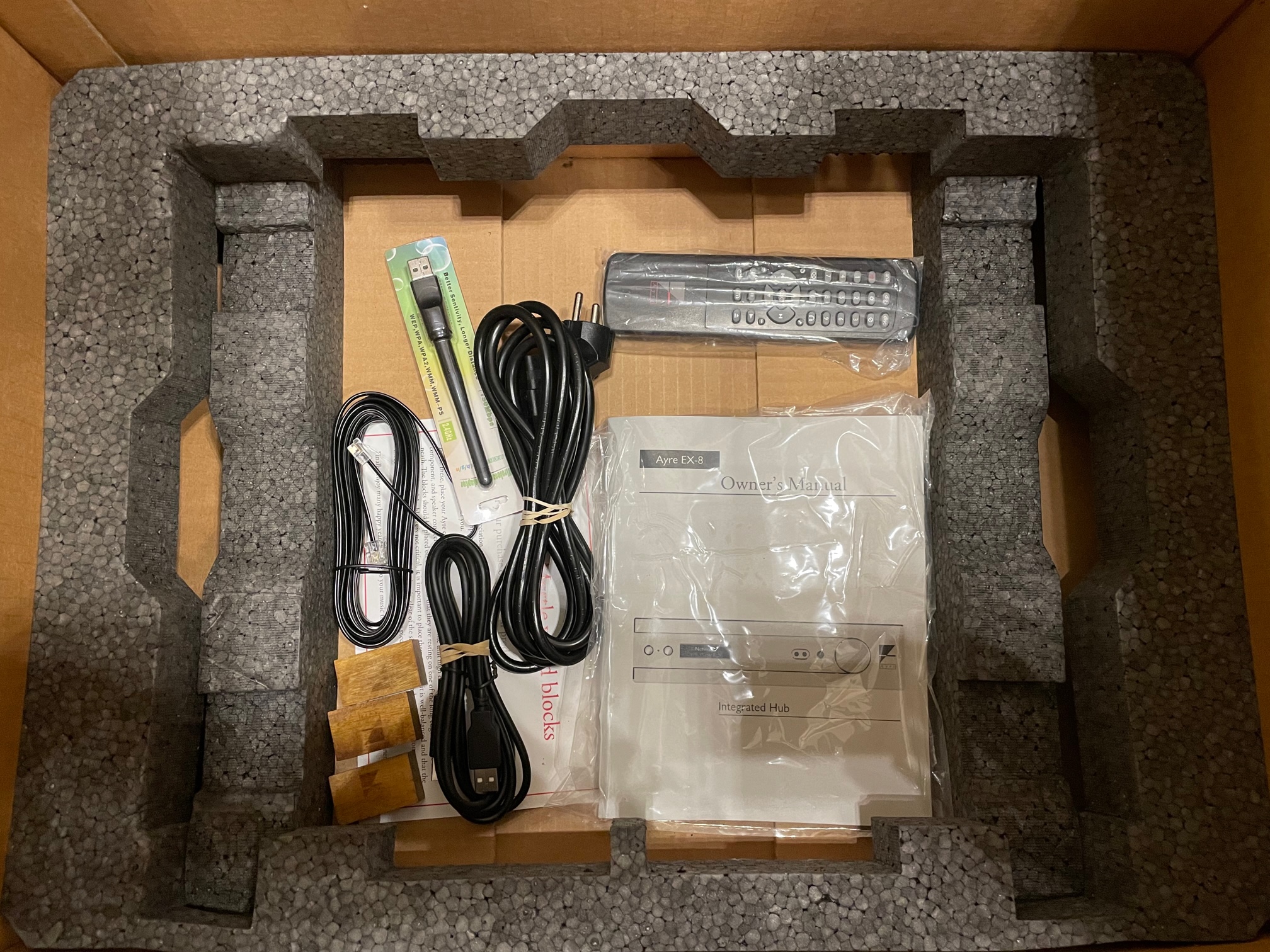 Ayre EX-8 2.0 accesories.jpg