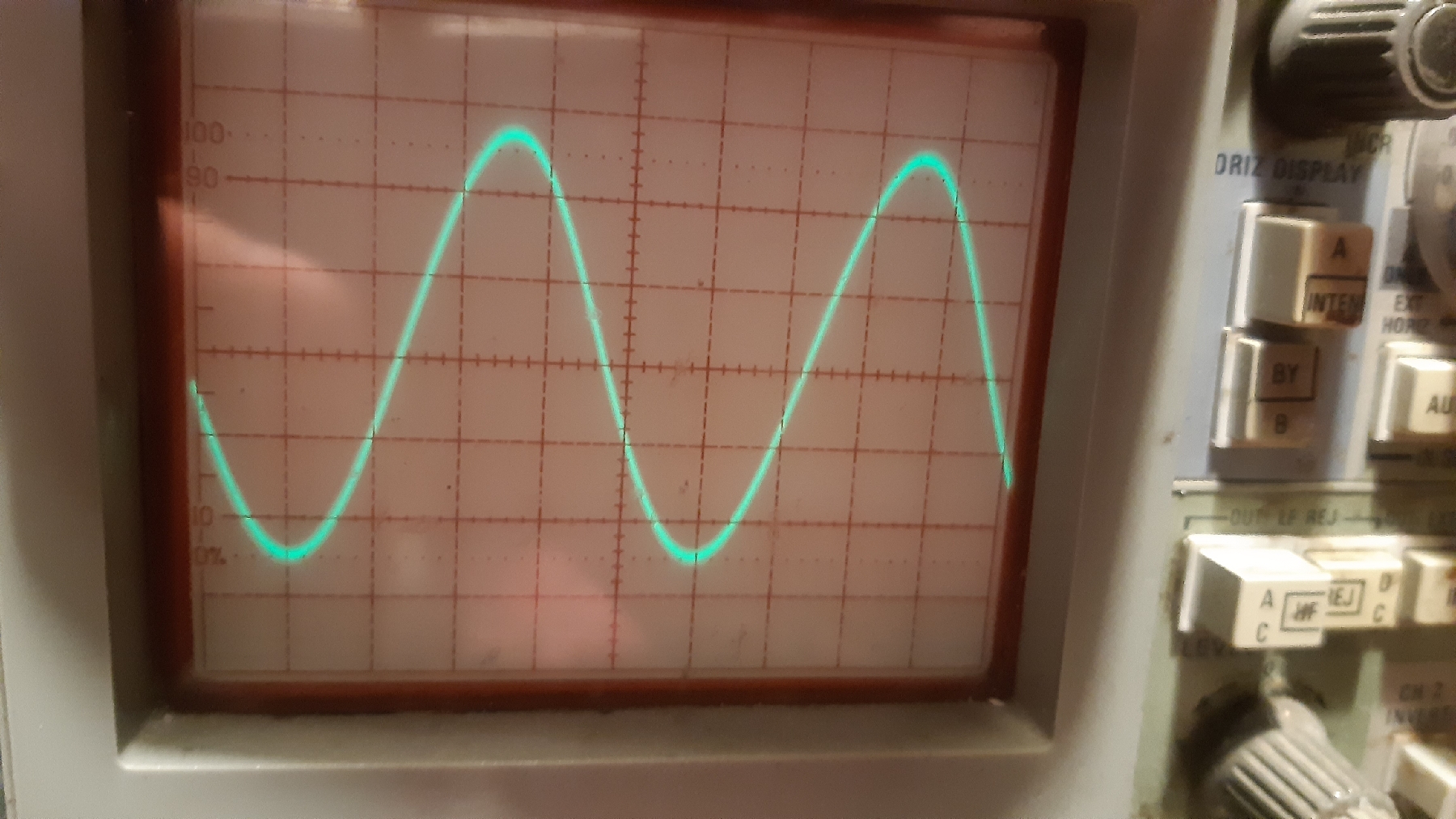 Gate_input_signal_10kHz_5mv_div.jpg
