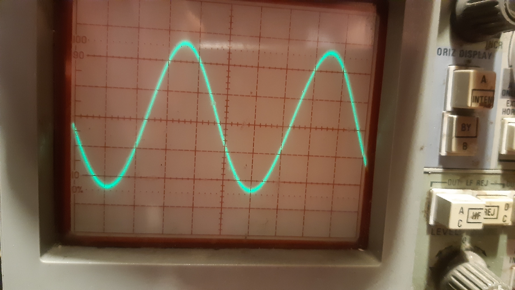 Gate_input_signal_1kHz_5mv_div.jpg