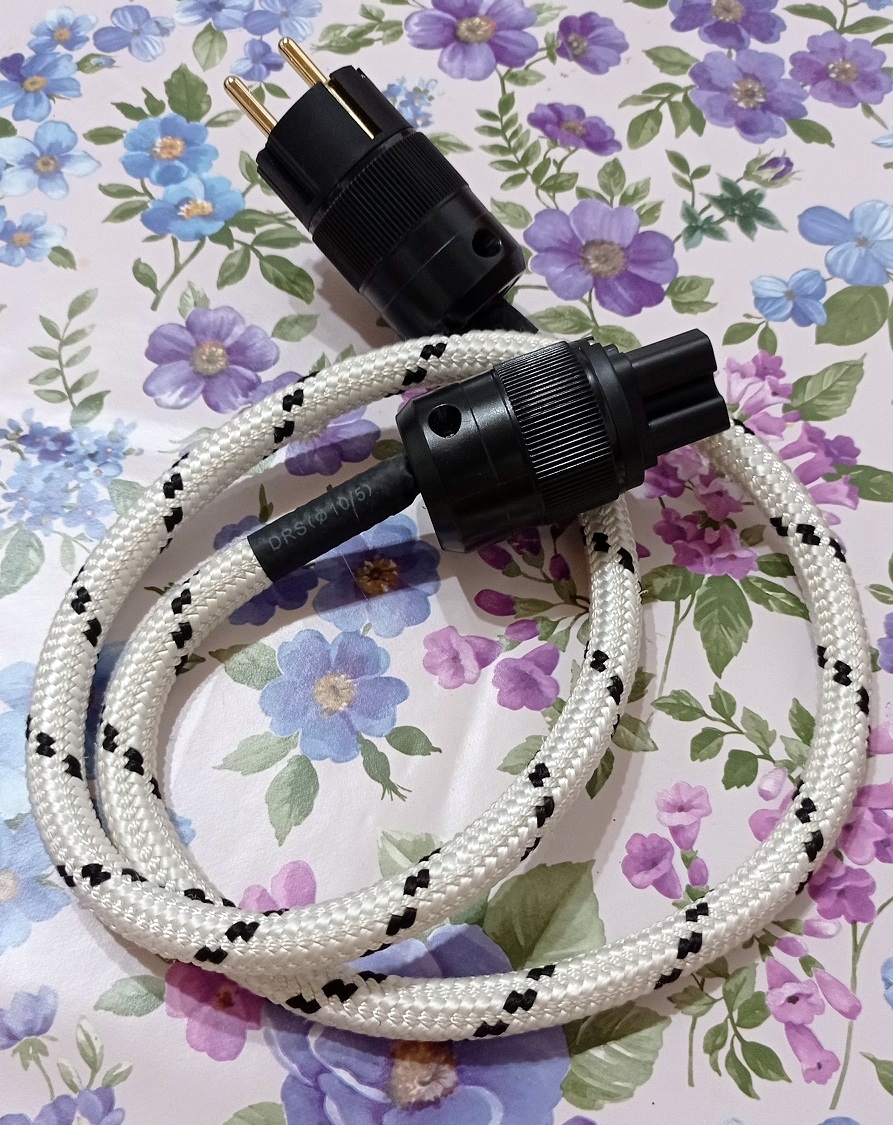 Evidence Audio Siren II 90 cm.jpg