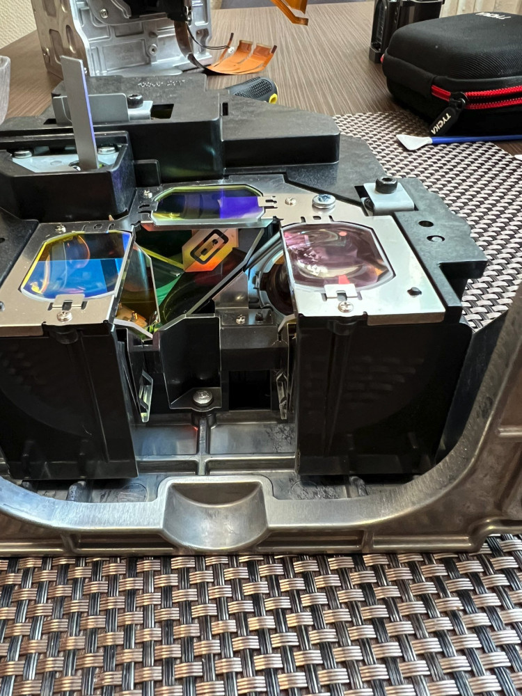 polarizátorok, diklorik tükrök2.jpg (532.24 KiB) Megtekintve 3193 alkalommal yc