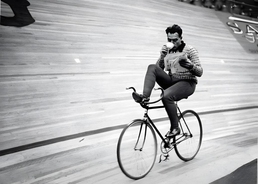1936_dutch_cyclist_piet_van_kempen_circles_the_track_at_wembley_during_a_six_day_cycling_event_london.jpg