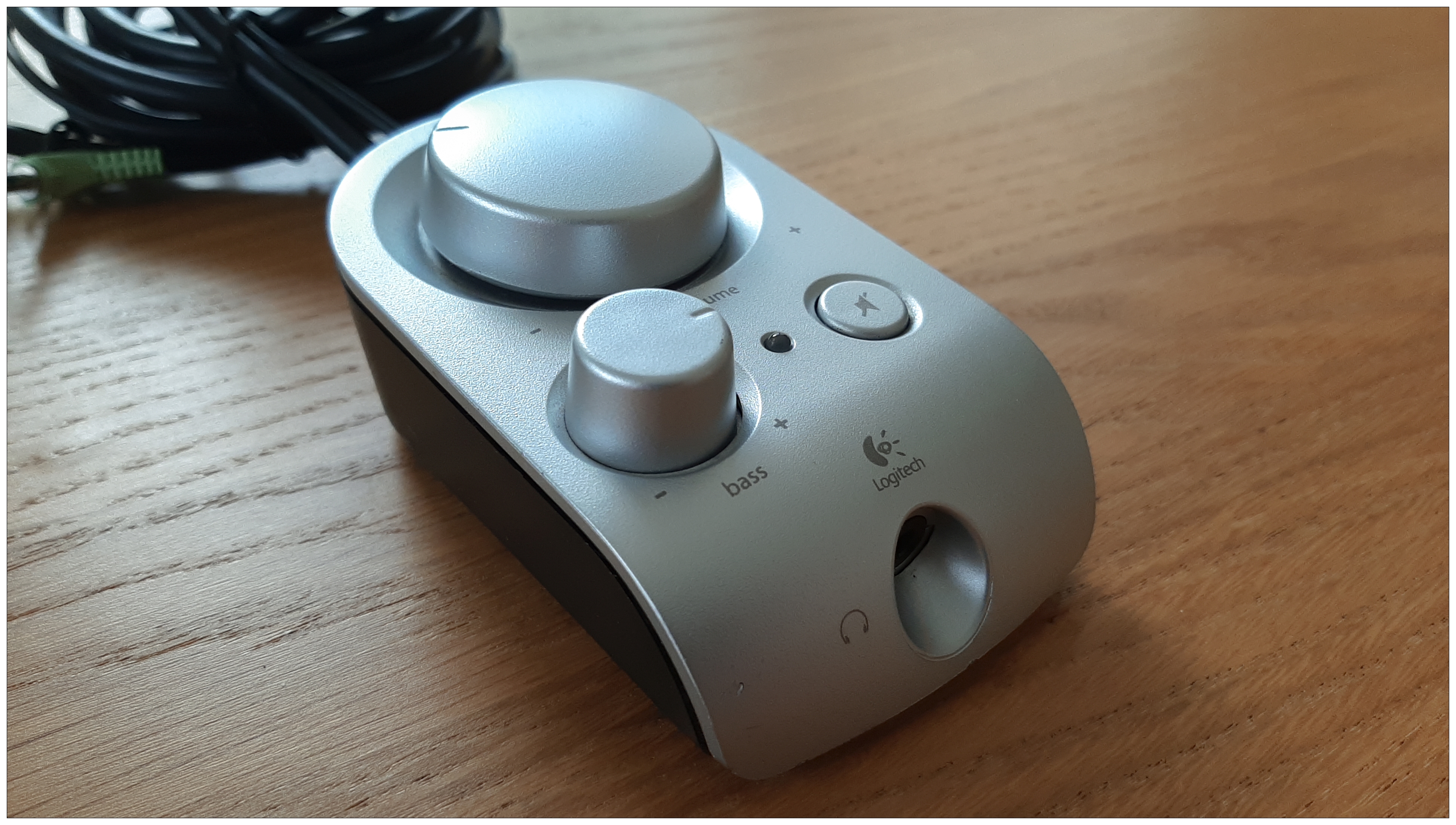 Logitech Z-2300 2pont1-es vezetékes hangsugárzó rendszer 6.jpg