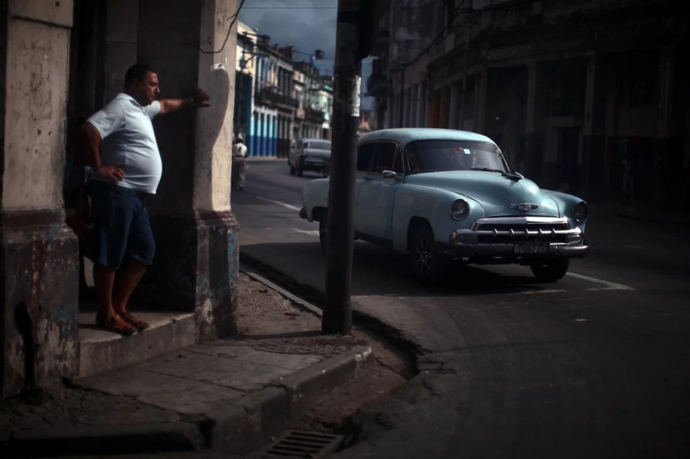 havana_streets_13_19811465_toned_custom-4035a3020e4a698333d71ad2dce81b927b4ce78d-s1300-c85.jpg