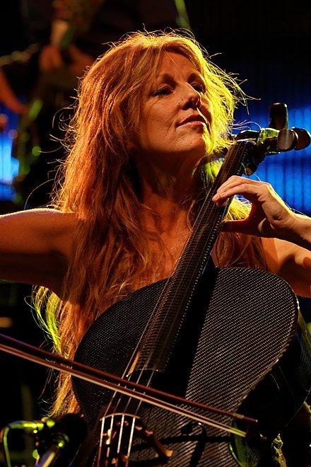 440px-Photo_-_Festival_de_Cornouaille_2012_-_Loreena_McKennitt_en_concert_le_26_juillet_-_006.jpg