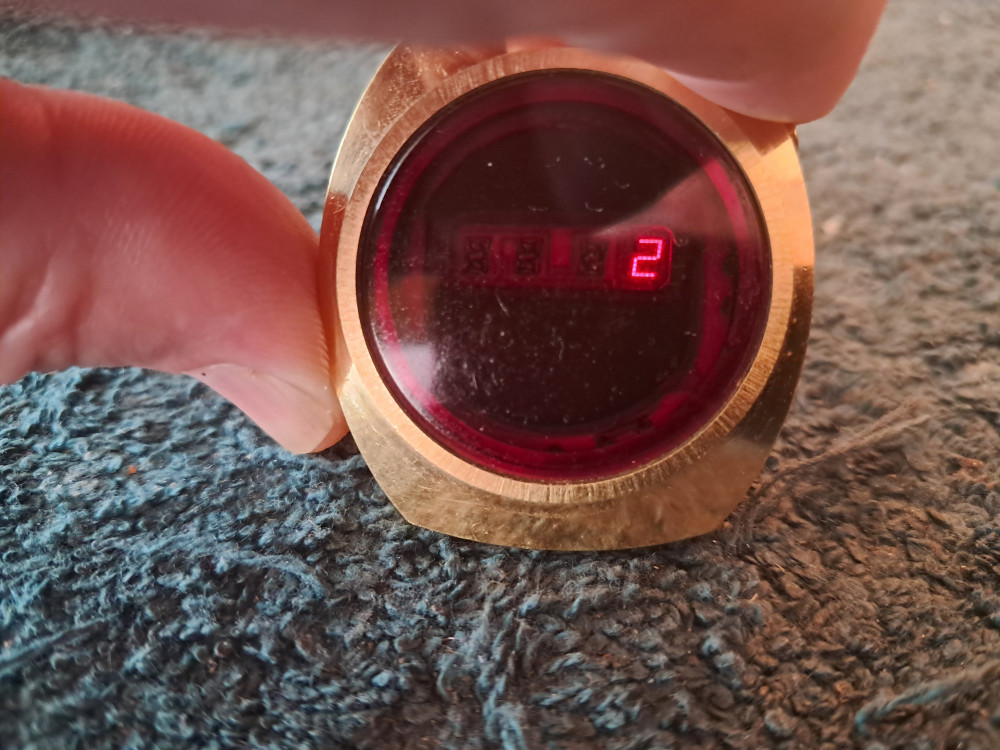 '70 Vintage LED watch date.jpg