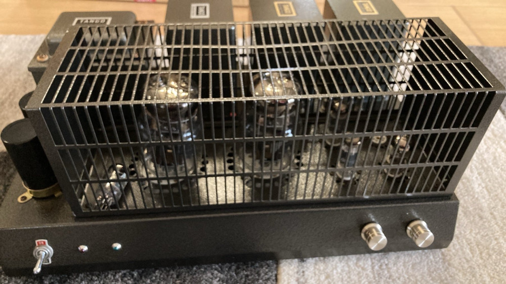 Sanei 6C33C SE amplifier front.jpg