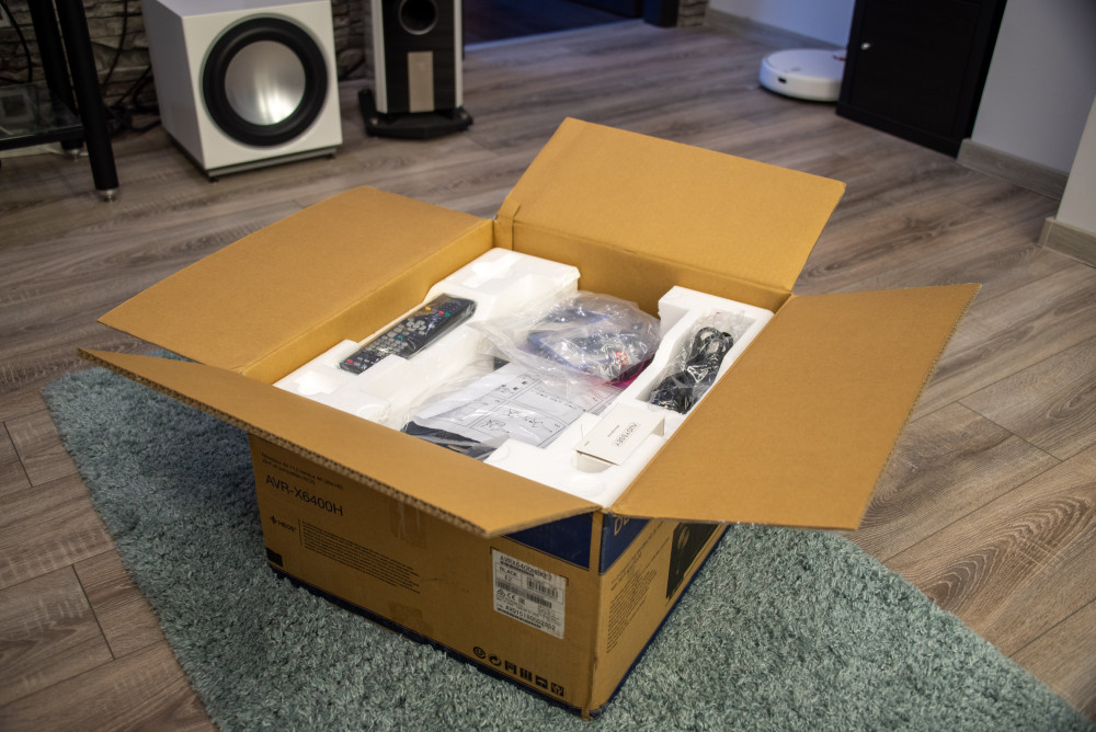 Denon AVR-X6400H fekete (1) 003-1.jpg
