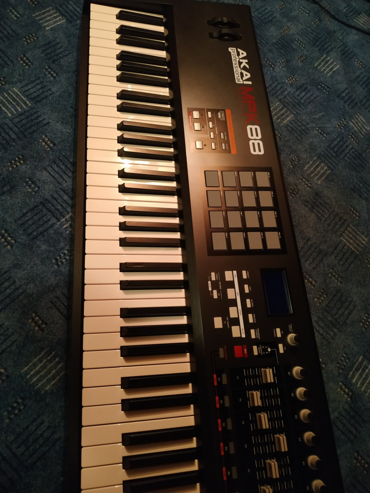 AKAI MPK 88 Pro 2.jpg