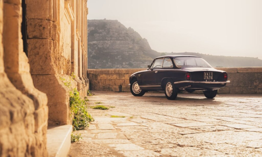 alfa-romeo-2600-sprint-3-1024x614.jpg