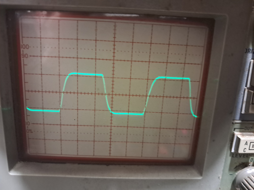 2SK180 SIT SE driver out 10kHz 2v div.jpg