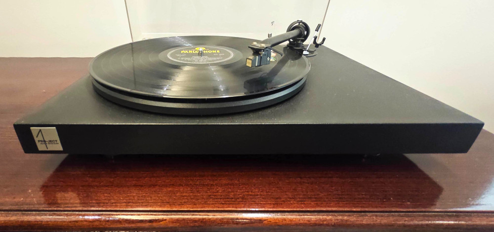 Pro-Ject 1 turntable 01.jpg