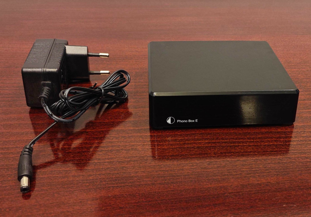 Pro-Ject preamp 02.jpg