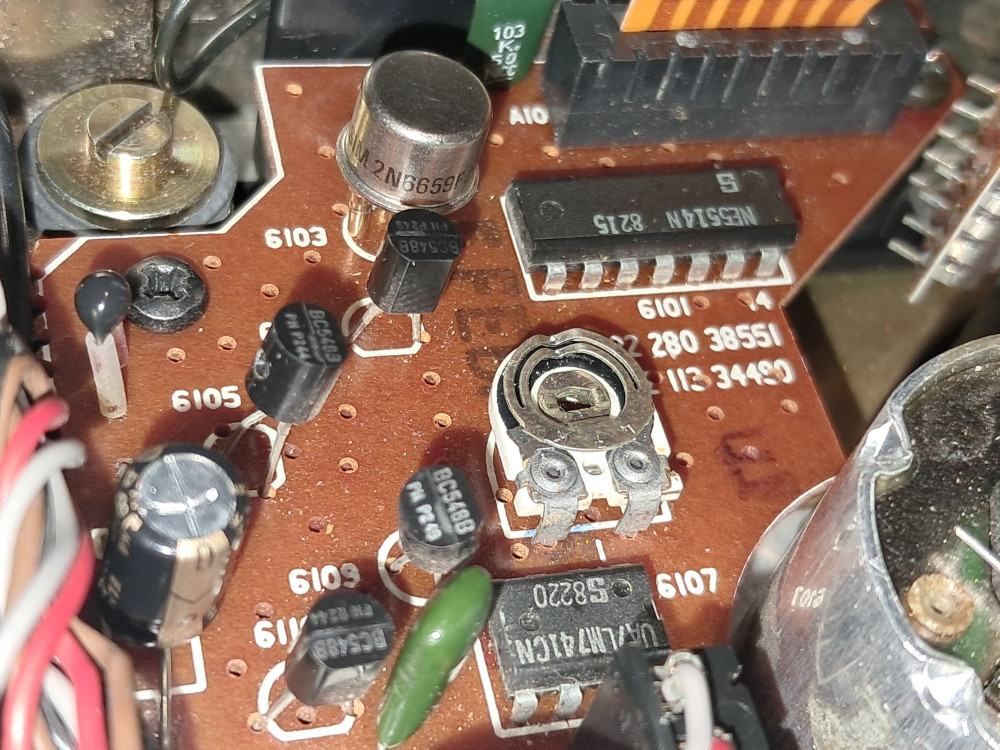 Philips CD100 V-MOSPOWER FET laser preamp input.jpg