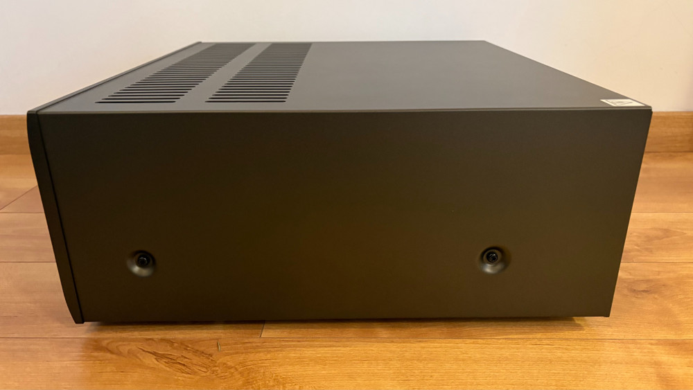 Arcam_AVR20_02.jpeg