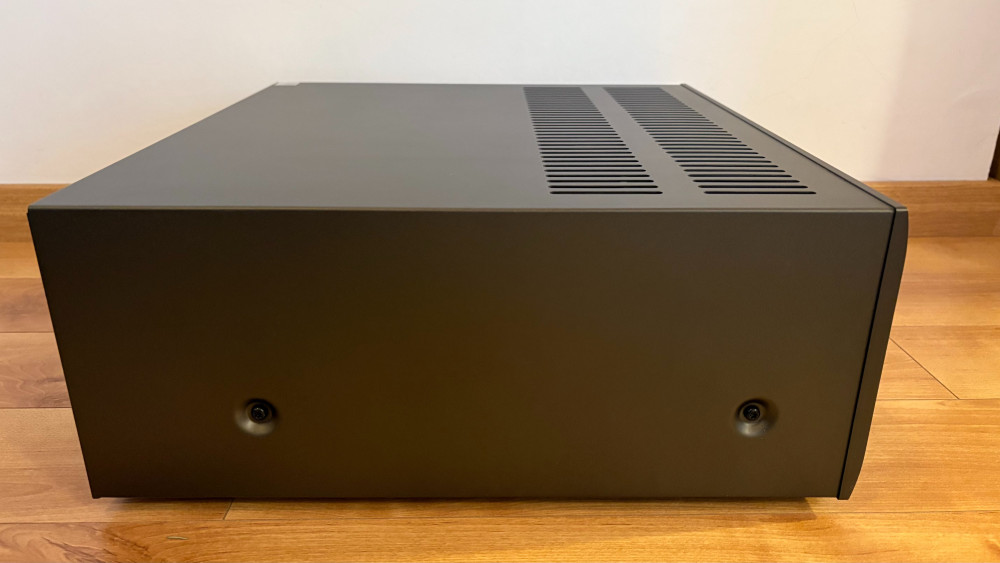 Arcam_AVR20_03.jpeg