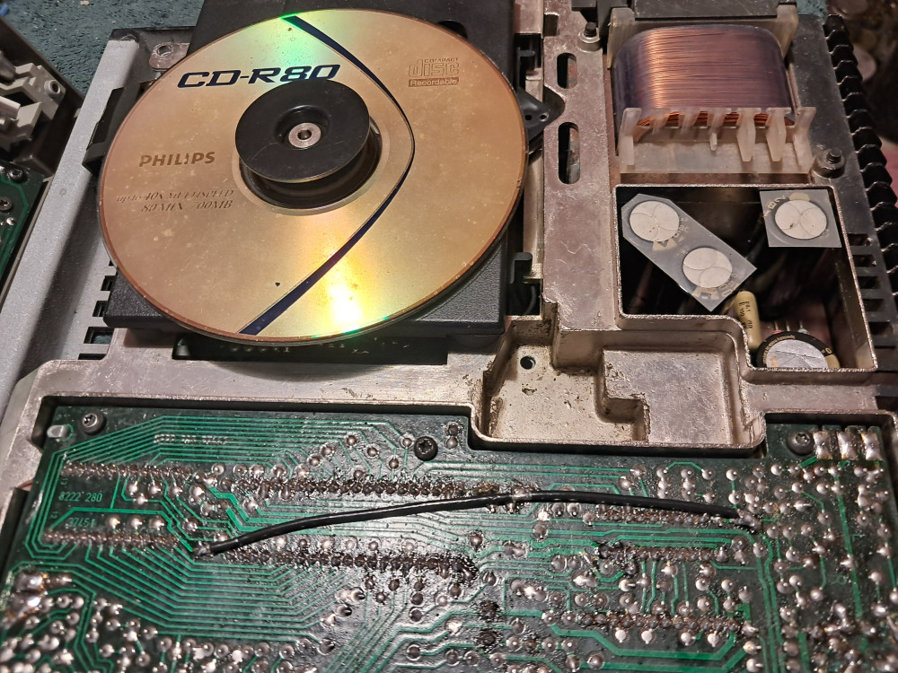 Philips CD100 factory condition ground mod.jpg