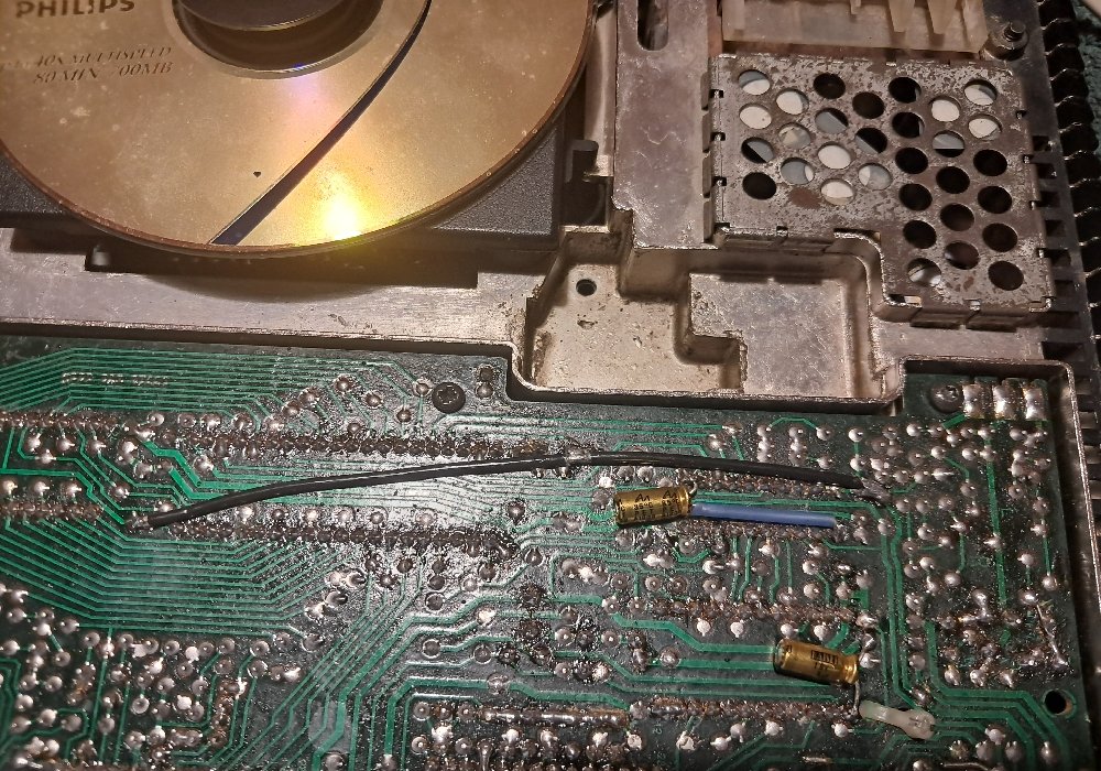 Philips CD100 back bias supply (-2,4v) capacitors.jpeg