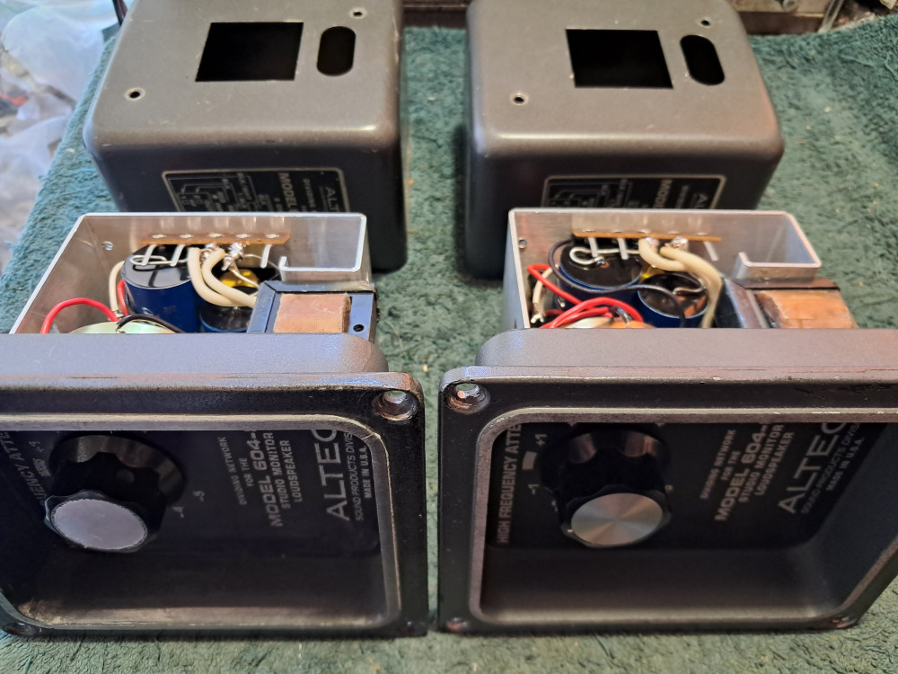 Altec 604 8G crossover right side.jpg