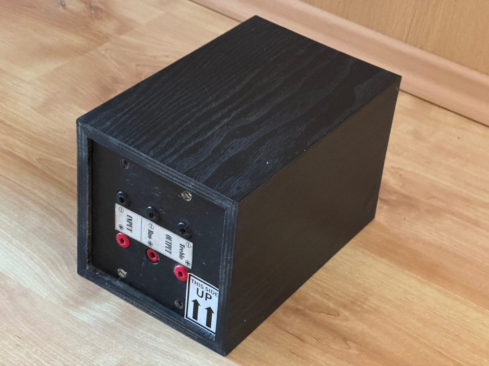 A külső keresztváltó külön dobozban