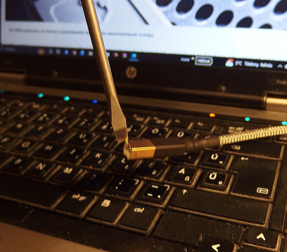 Aranyozott csatlakozó is mágneses.jpg