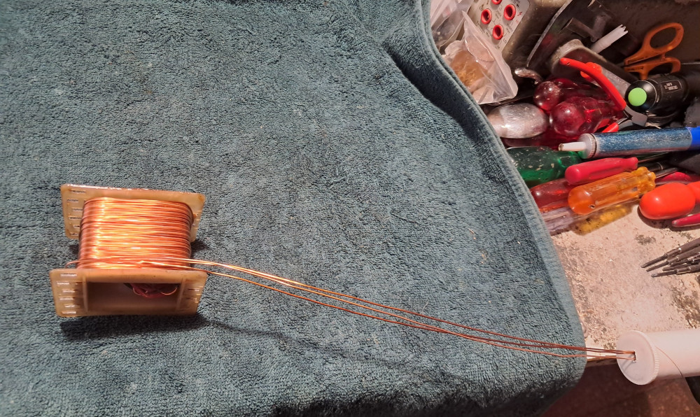 Trifilar winding choke coil.jpg