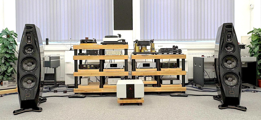 Karan Acoustics x Kharma CH Precision x Kuzma x Transparent .jpg