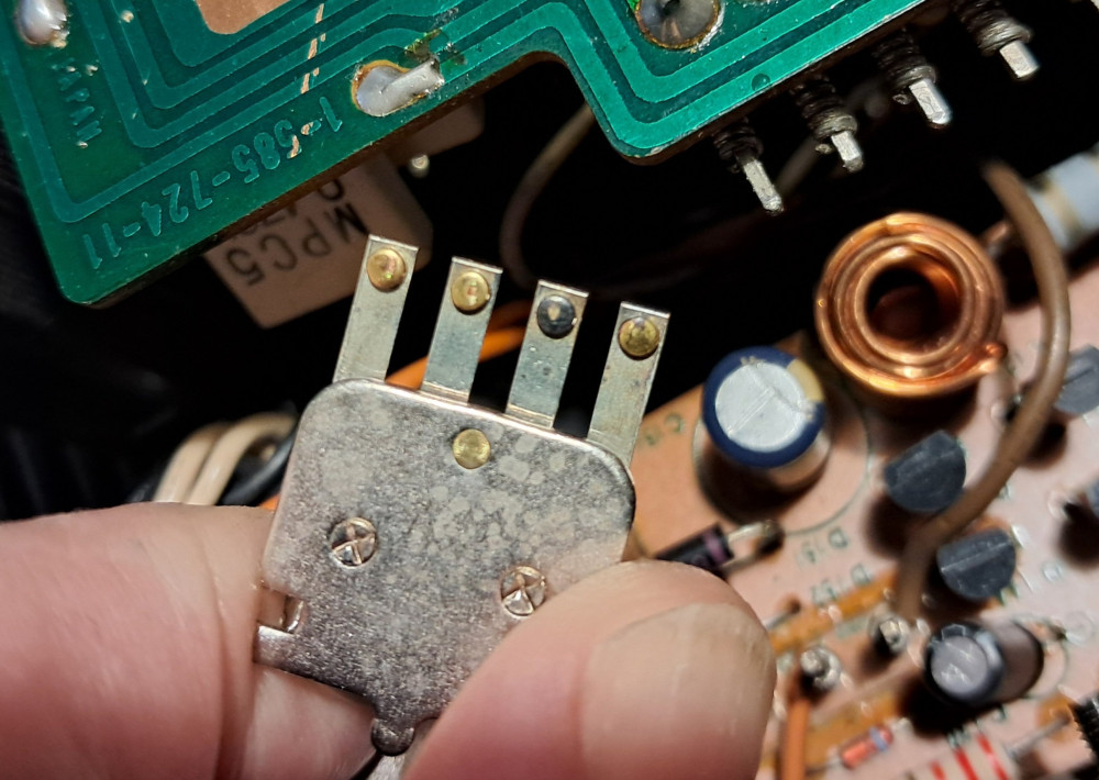 Sony TA-N7B right speaker relay contact.jpg